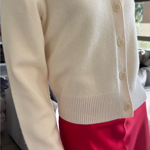 Banana Republic Cashmere Cream Cardigan. - Picture 4 of 7